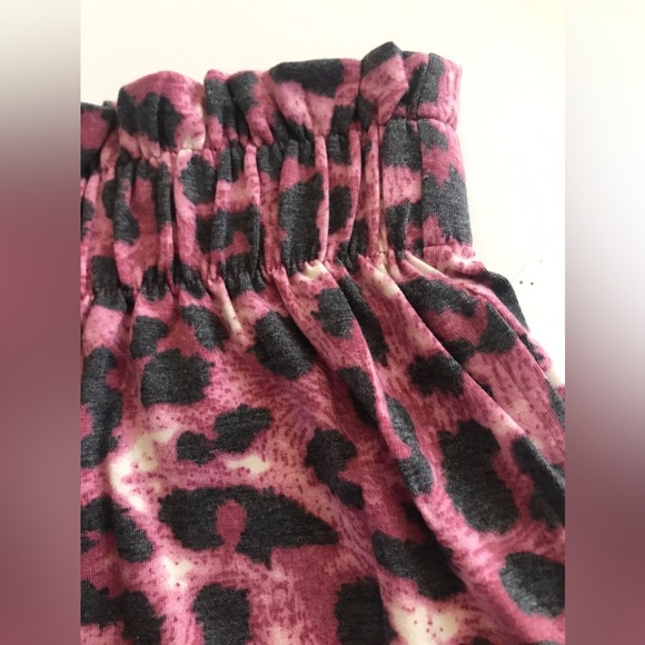 NEW! Zenana Womens smocked Top and Shorts Set Cranberry Leopard S - Picture 3 of 10